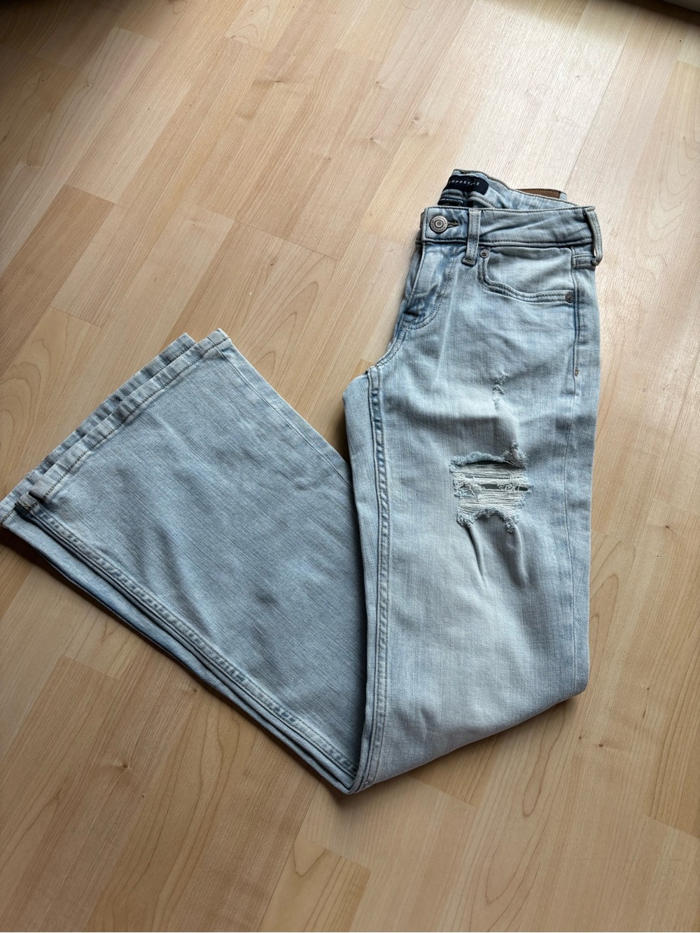 Aeropostale Light Wash Distressed Flare Jeans W 00